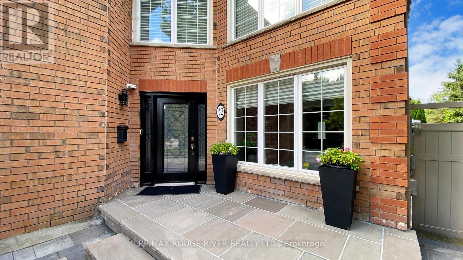 32 Dalmato Court, Vaughan (Vaughan Grove), Ontario  L4L 8X7 - Photo 2 - N13026528