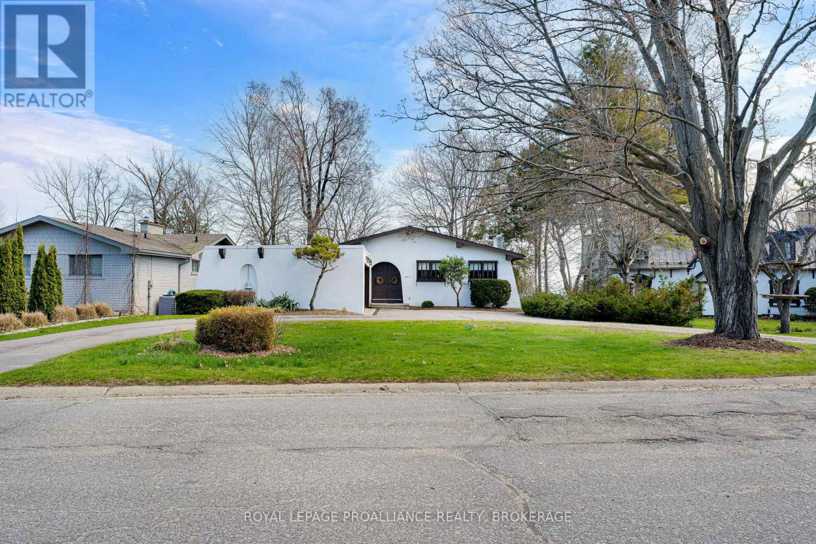 807 Wartman Avenue, Kingston, Ontario  K7M 4M3 - Photo 1 - X12757036