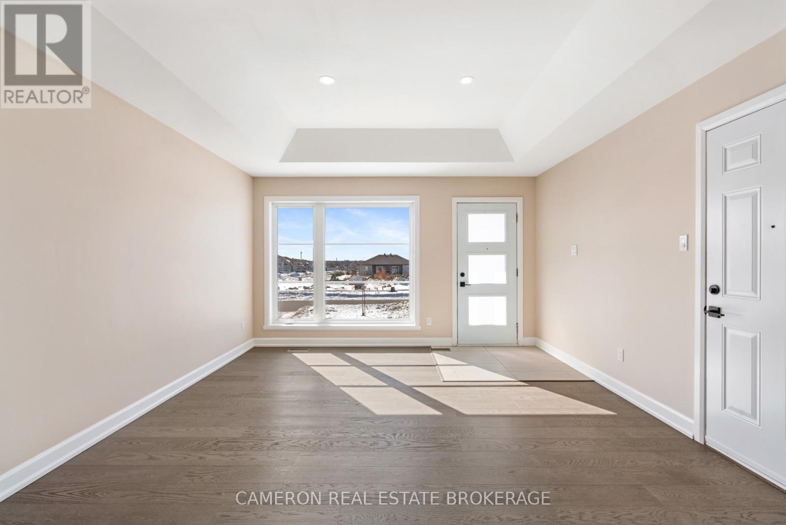 85 Portland Drive, Cornwall, Ontario  K6H 0J5 - Photo 2 - X12840654