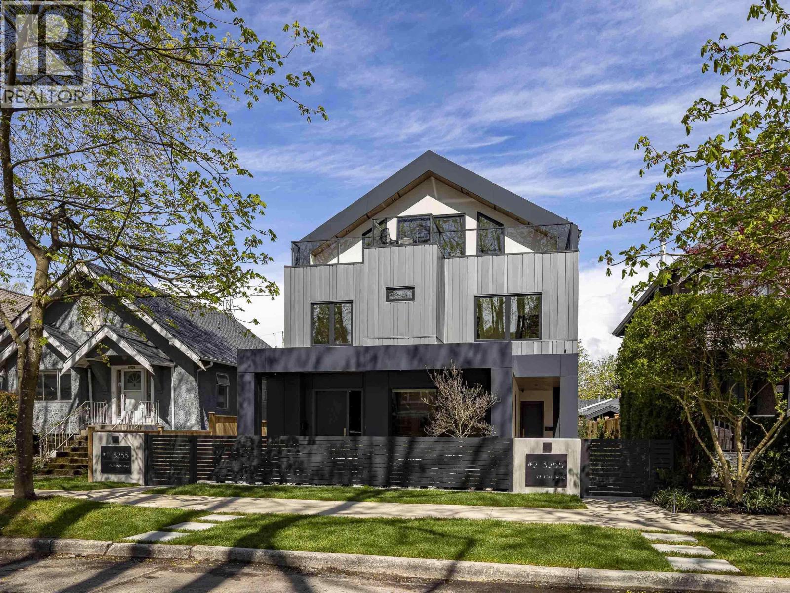 1 3255 13th Avenue, Vancouver, British Columbia  V6K 2V6 - Photo 1 - R3114042