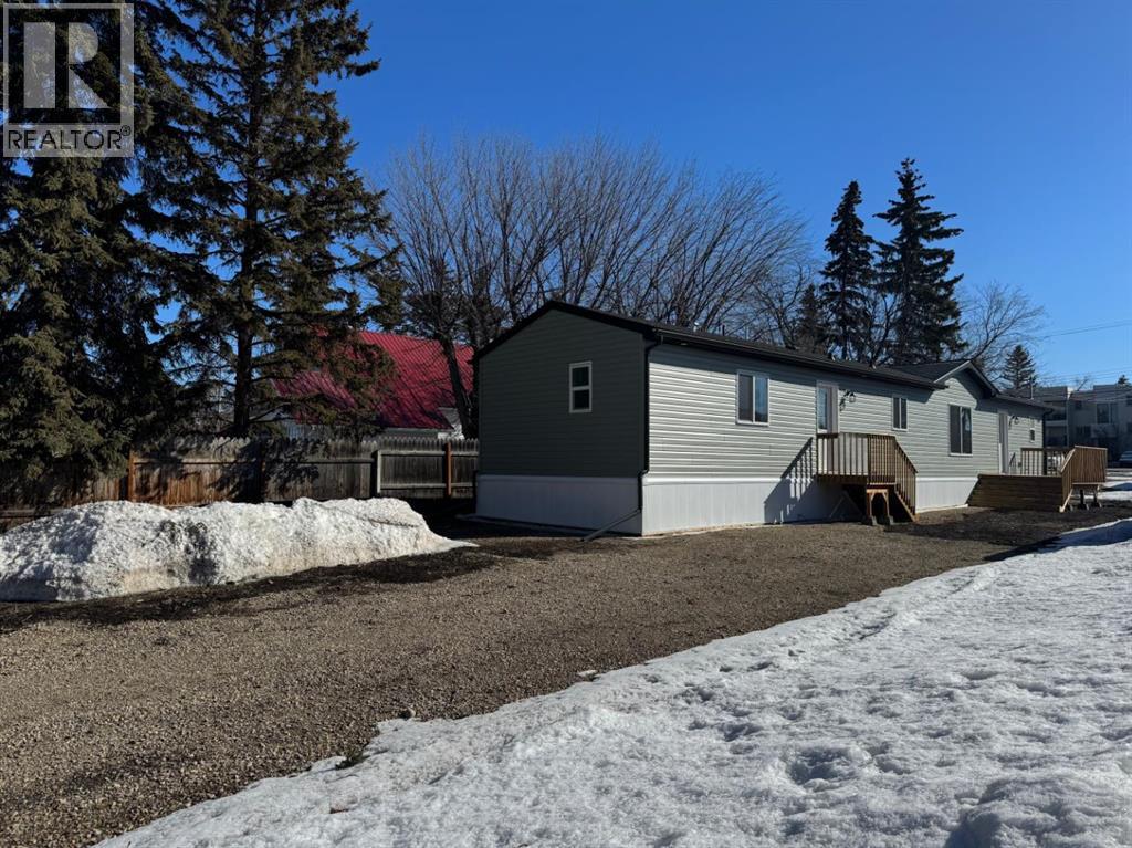 816 5th Avenue, Beaverlodge, Alberta  T0H 0C0 - Photo 1 - A2291419