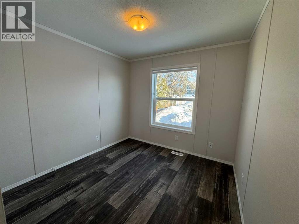 816 5th Avenue, Beaverlodge, Alberta  T0H 0C0 - Photo 9 - A2291419