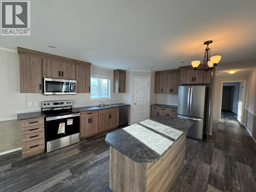 816 5th Avenue, Beaverlodge, Alberta  T0H 0C0 - Photo 3 - A2291419