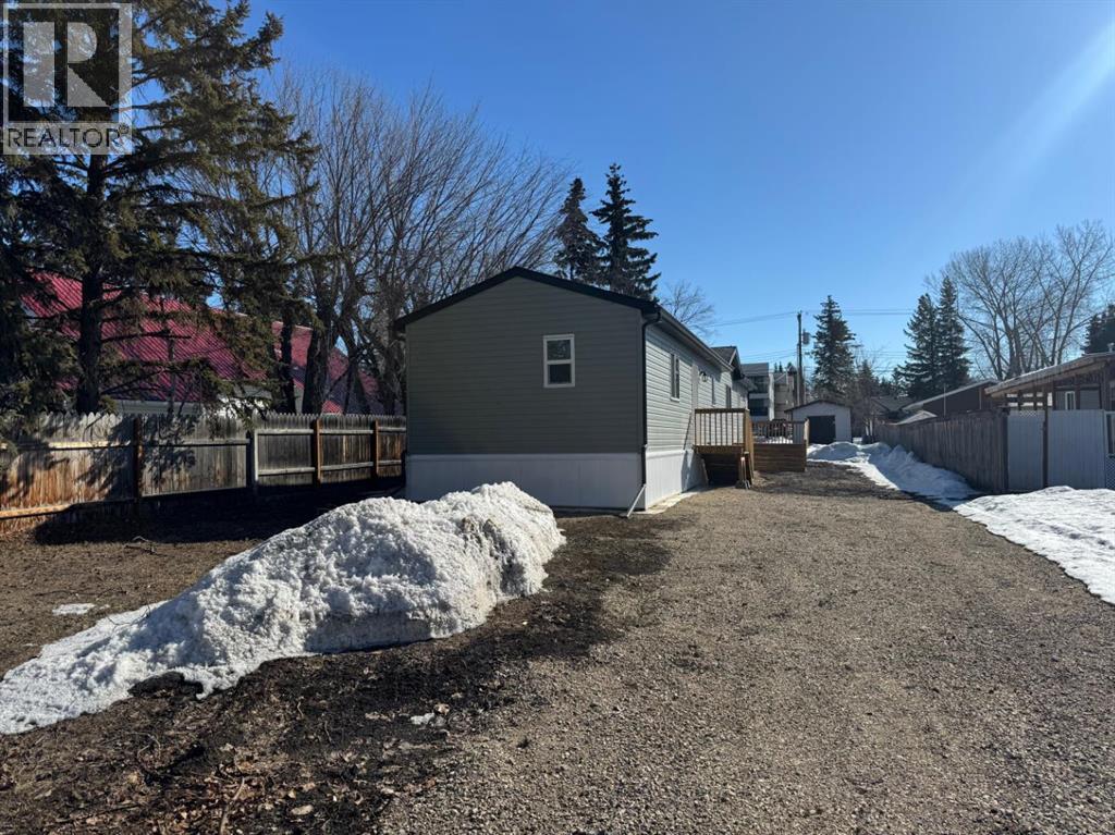 816 5th Avenue, Beaverlodge, Alberta  T0H 0C0 - Photo 12 - A2291419