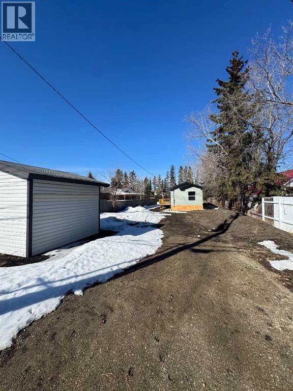816 5th Avenue, Beaverlodge, Alberta  T0H 0C0 - Photo 17 - A2291419