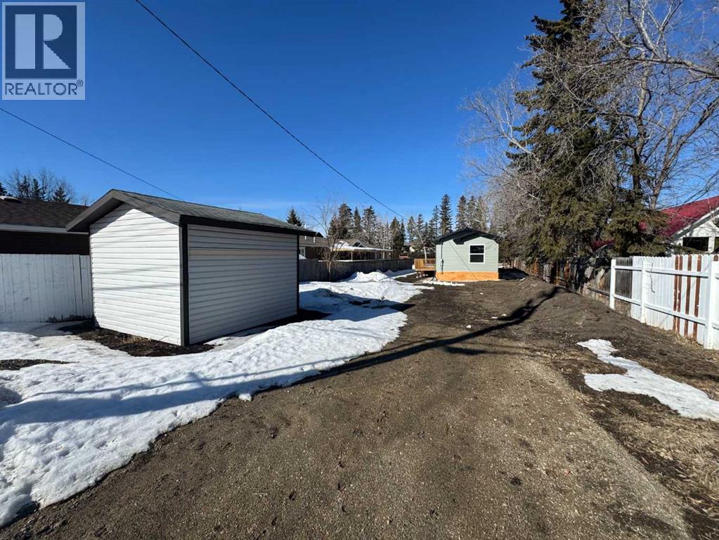 816 5th Avenue, Beaverlodge, Alberta  T0H 0C0 - Photo 18 - A2291419