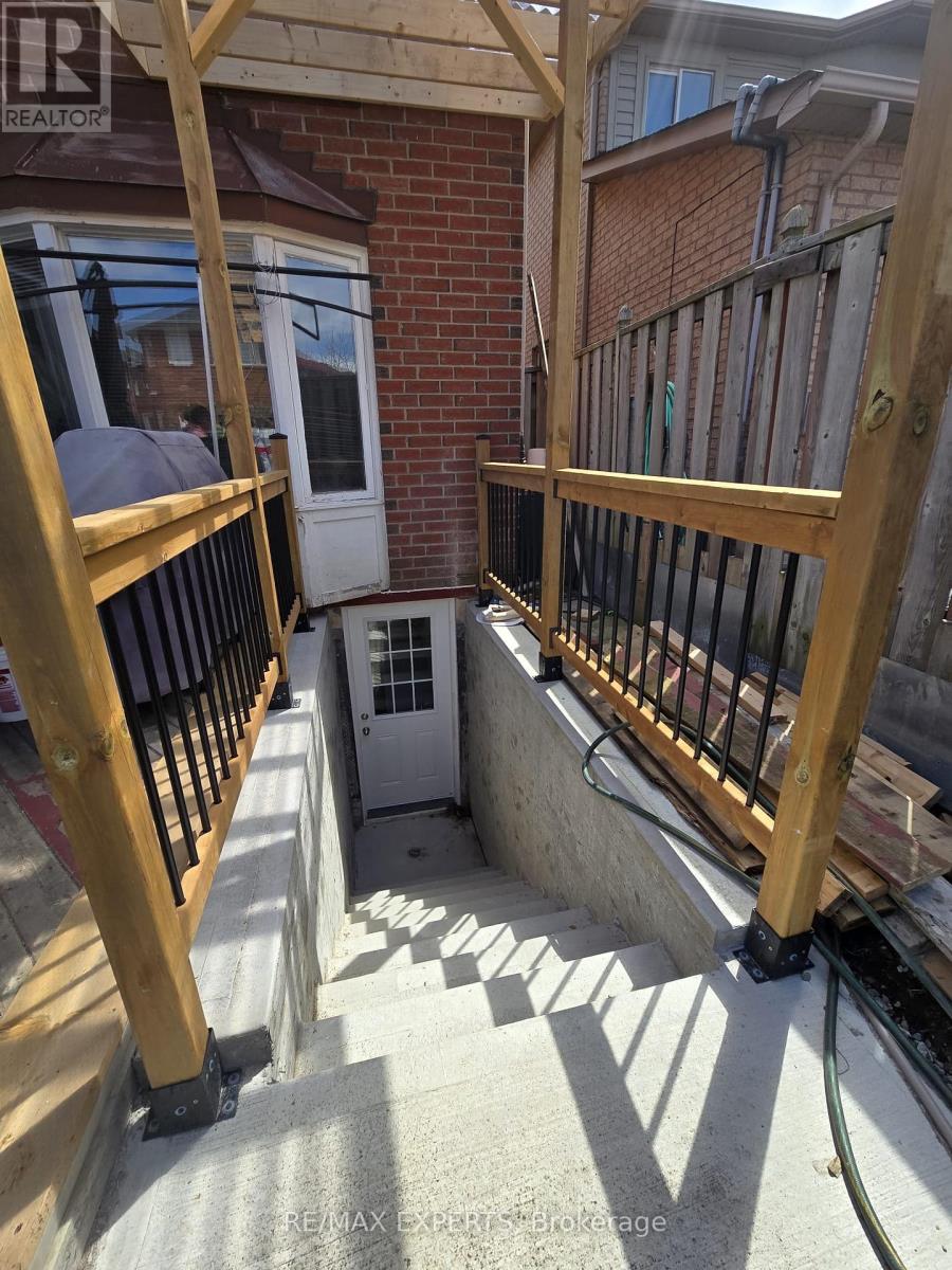 3925 Beechnut Row, Mississauga, Ontario  L5N 6X3 - Photo 15 - W13026398