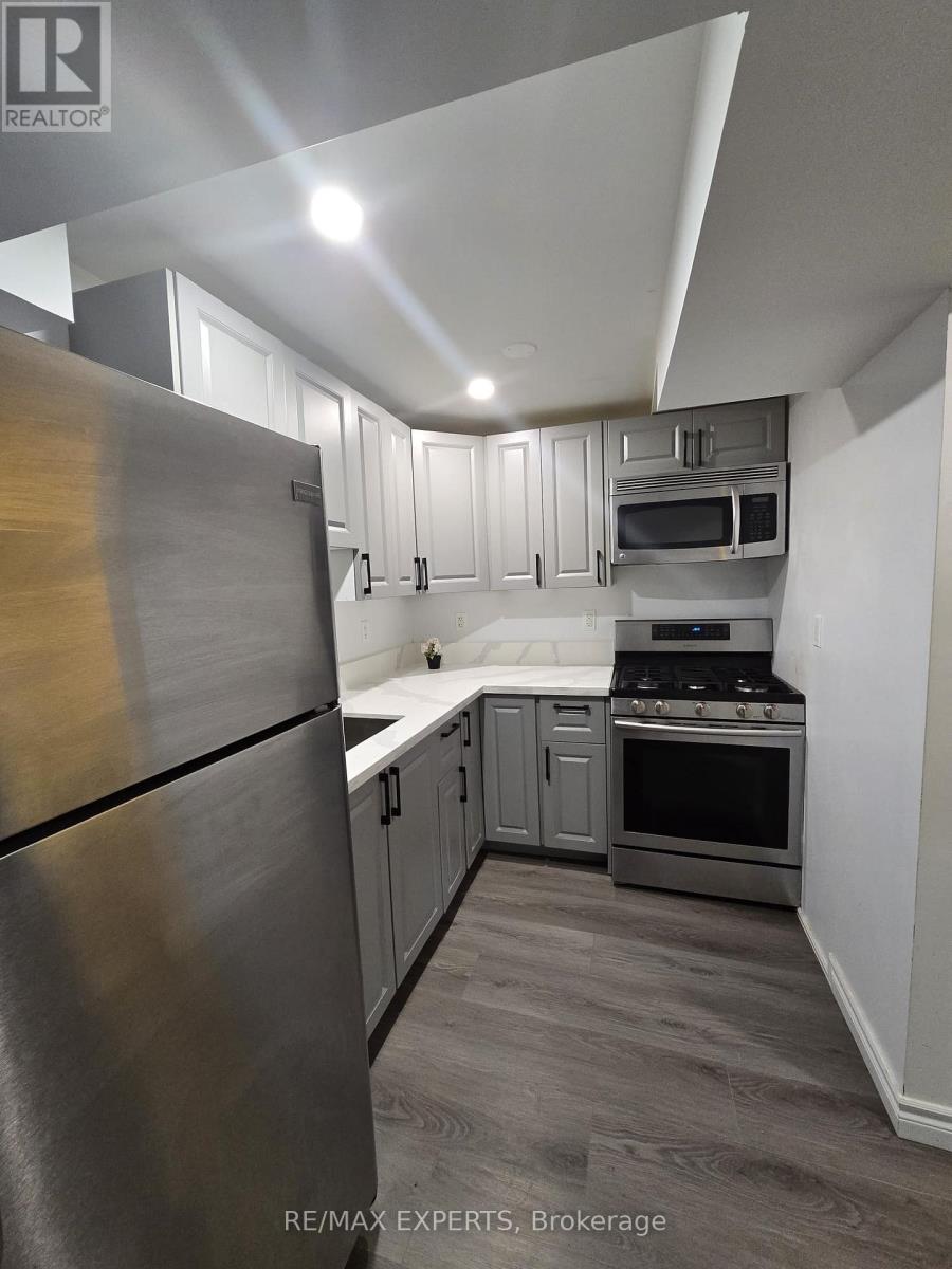 3925 Beechnut Row, Mississauga, Ontario  L5N 6X3 - Photo 2 - W13026398