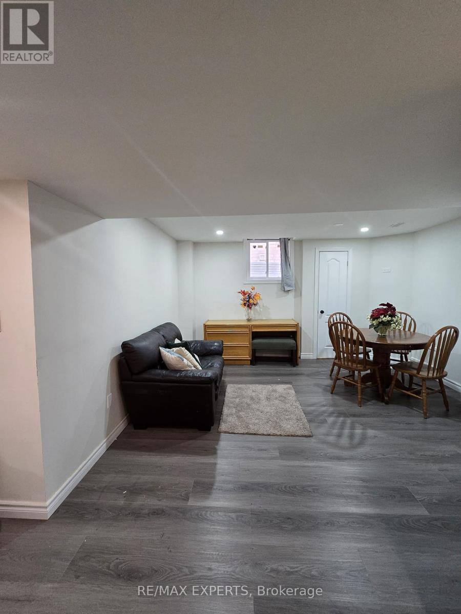 3925 Beechnut Row, Mississauga, Ontario  L5N 6X3 - Photo 3 - W13026398