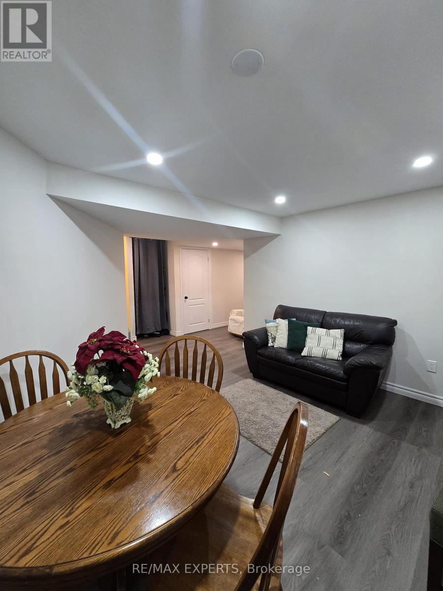 3925 Beechnut Row, Mississauga, Ontario  L5N 6X3 - Photo 5 - W13026398