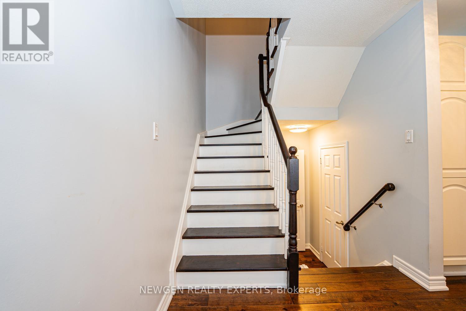 812 Knotty Pine Grove, Mississauga (Meadowvale Village), Ontario  L5W 1K5 - Photo 12 - W13026408