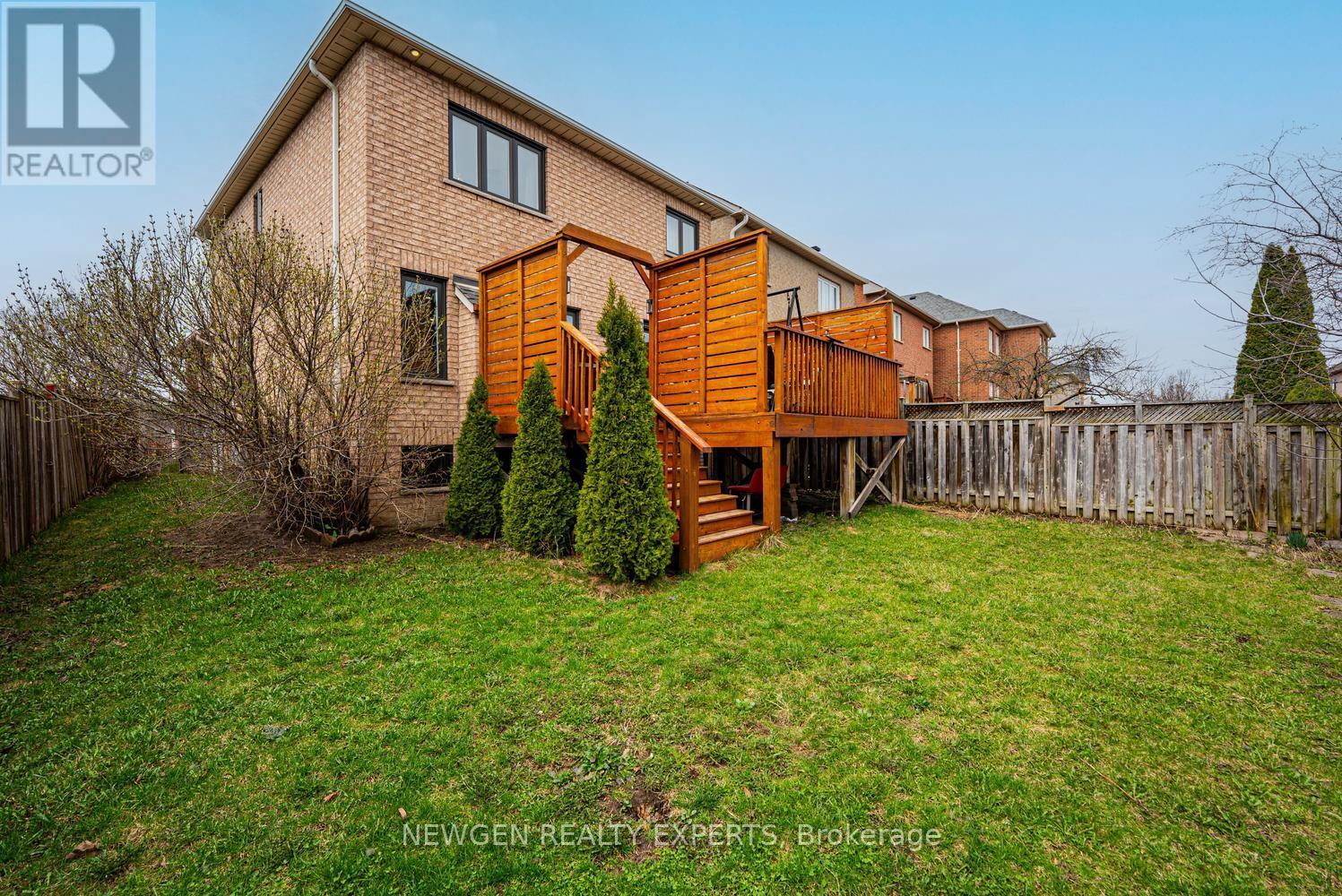 812 Knotty Pine Grove, Mississauga (Meadowvale Village), Ontario  L5W 1K5 - Photo 29 - W13026408