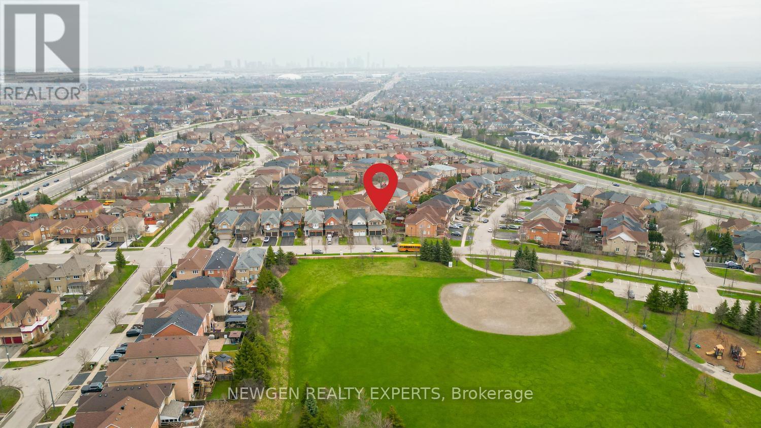 812 Knotty Pine Grove, Mississauga (Meadowvale Village), Ontario  L5W 1K5 - Photo 3 - W13026408