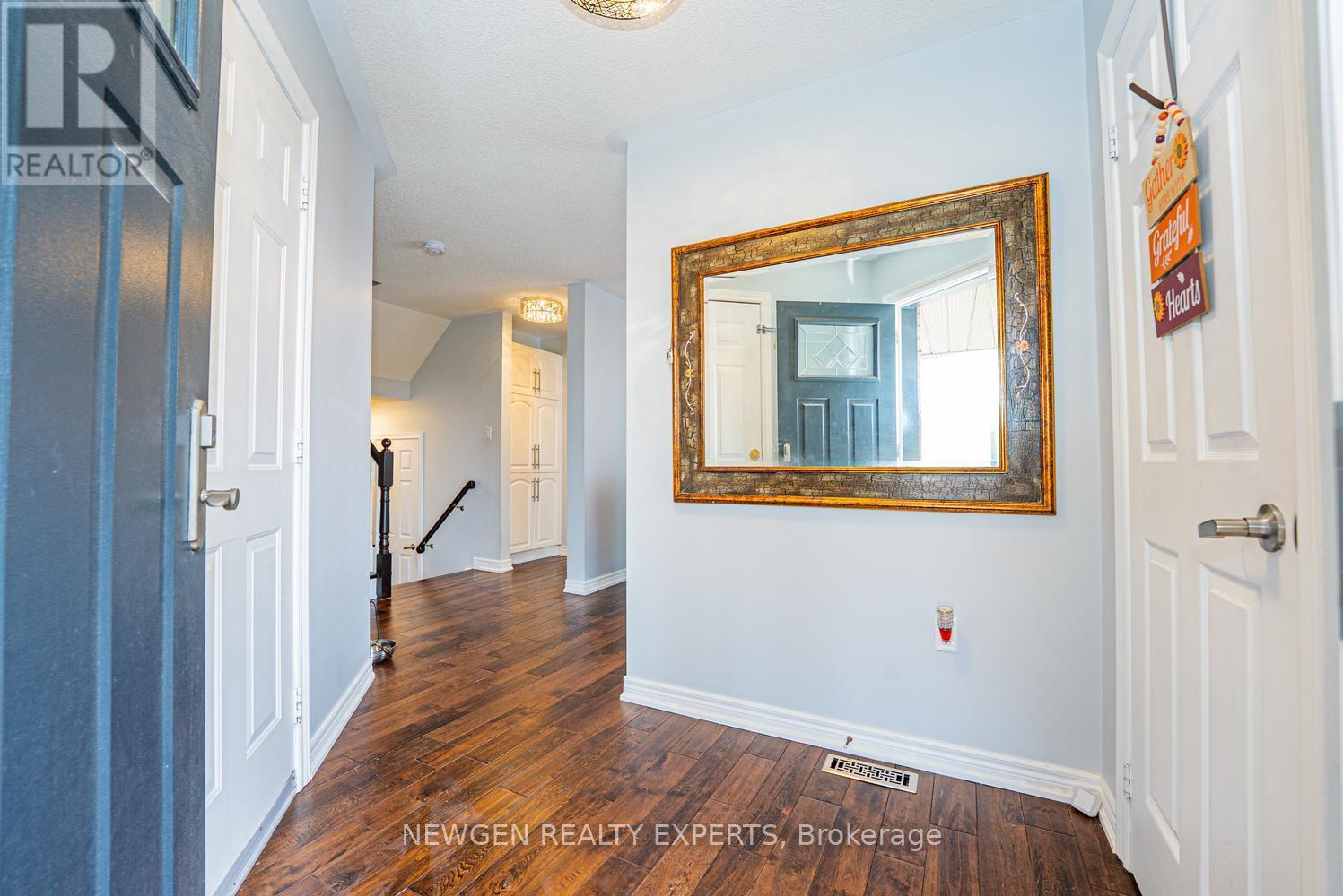 812 Knotty Pine Grove, Mississauga (Meadowvale Village), Ontario  L5W 1K5 - Photo 4 - W13026408