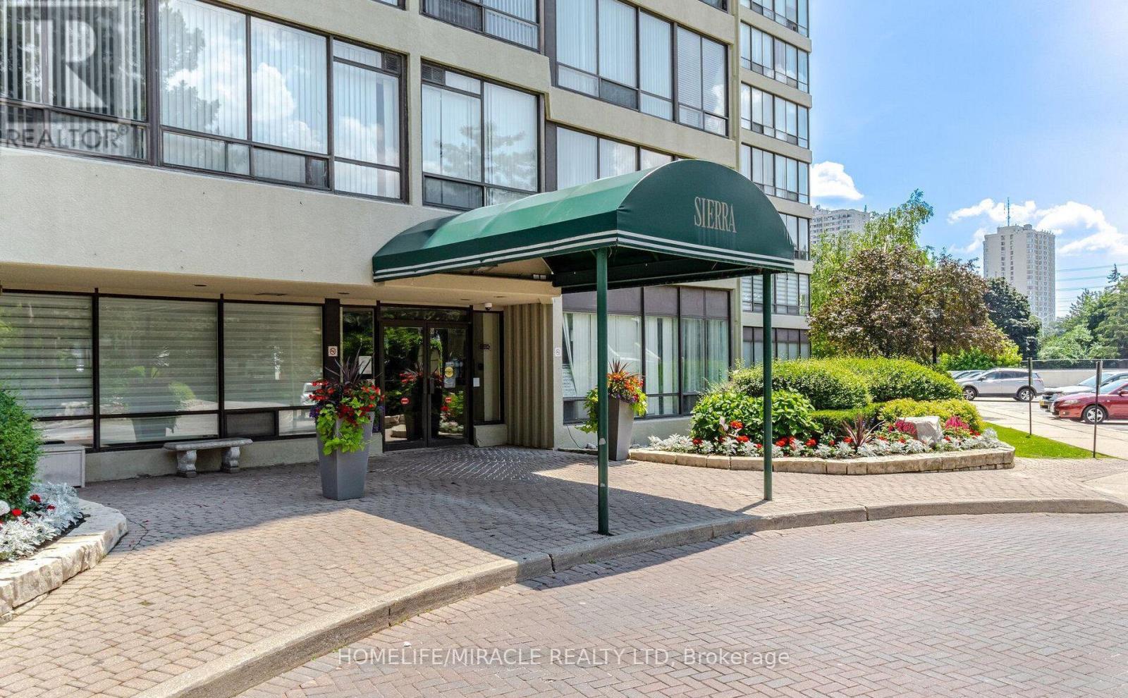 401 - 26 HANOVER ROAD, brampton (queen street corridor), Ontario