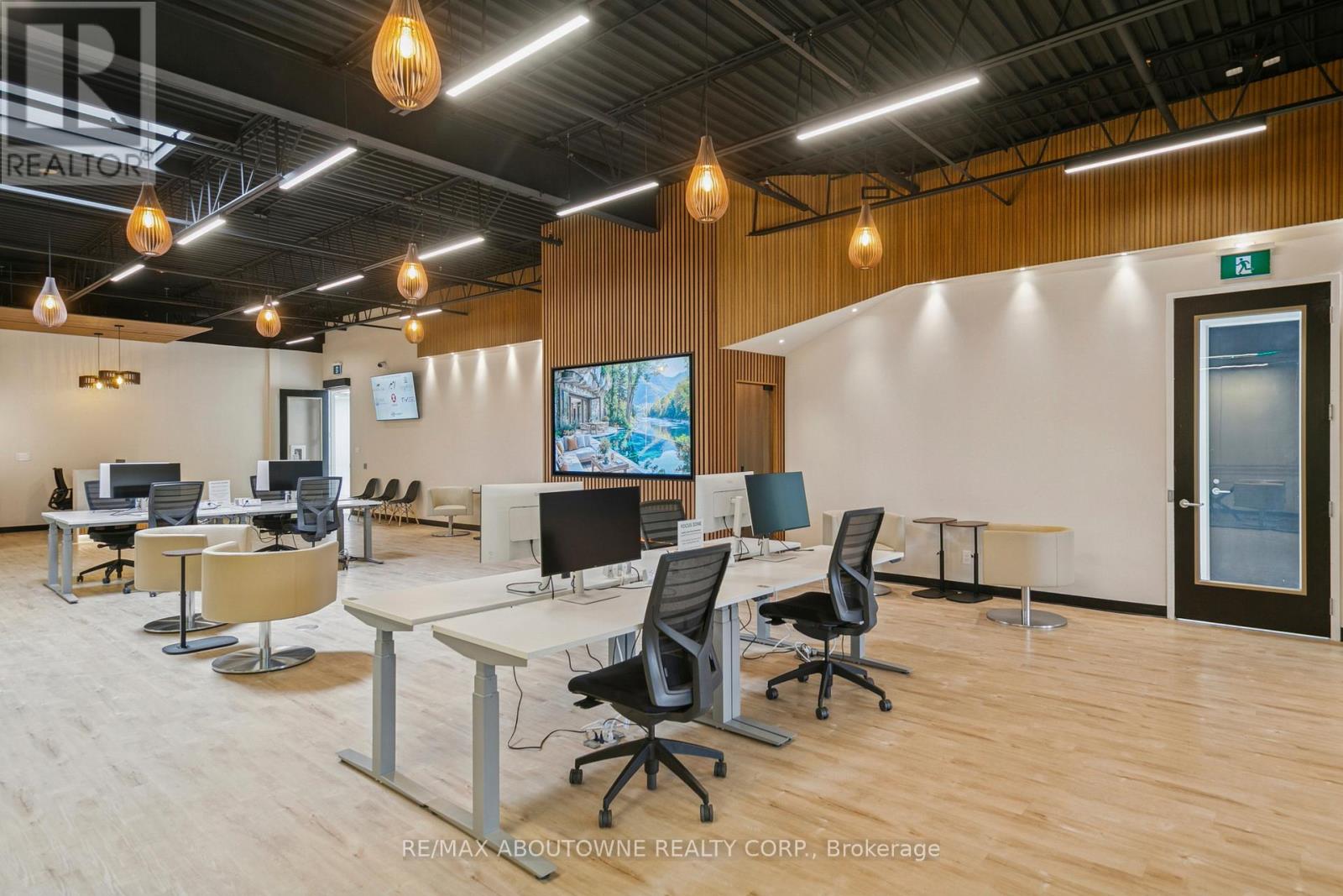 211-A - 320 Matheson Boulevard W, Mississauga, Ontario  L5R 3R1 - Photo 6 - W13026466