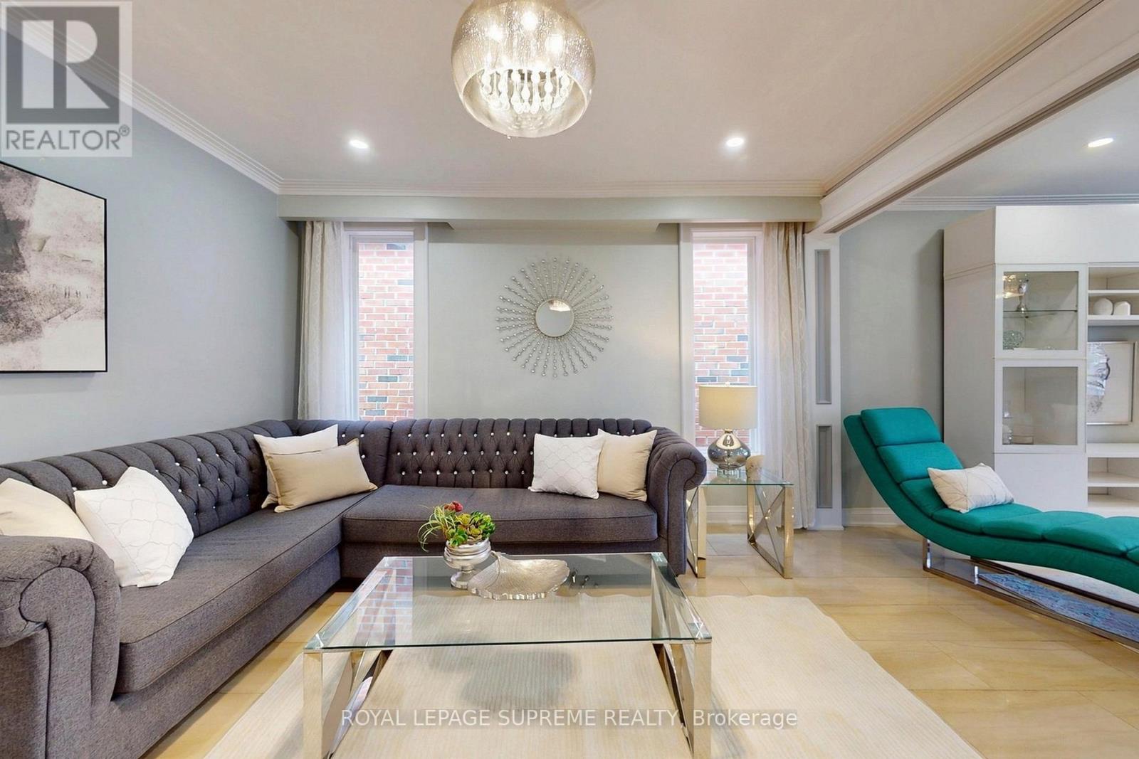 46 Chiswick Avenue, Toronto (Brookhaven-Amesbury), Ontario  M6M 4T9 - Photo 6 - W13026474