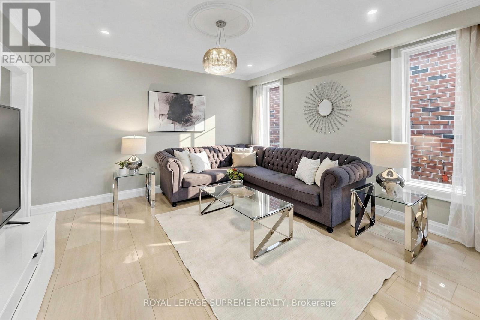 46 Chiswick Avenue, Toronto (Brookhaven-Amesbury), Ontario  M6M 4T9 - Photo 7 - W13026474