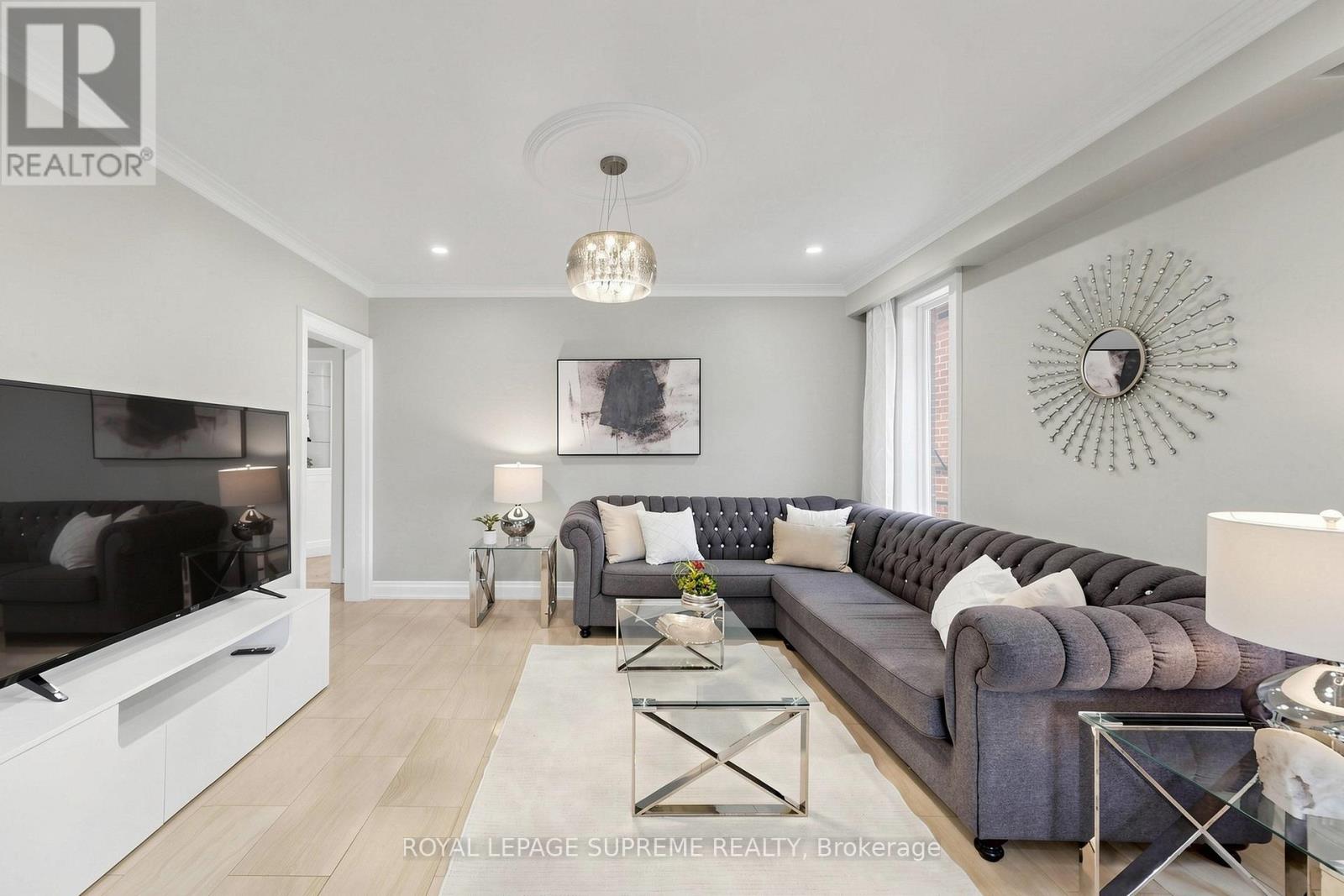 46 Chiswick Avenue, Toronto (Brookhaven-Amesbury), Ontario  M6M 4T9 - Photo 8 - W13026474