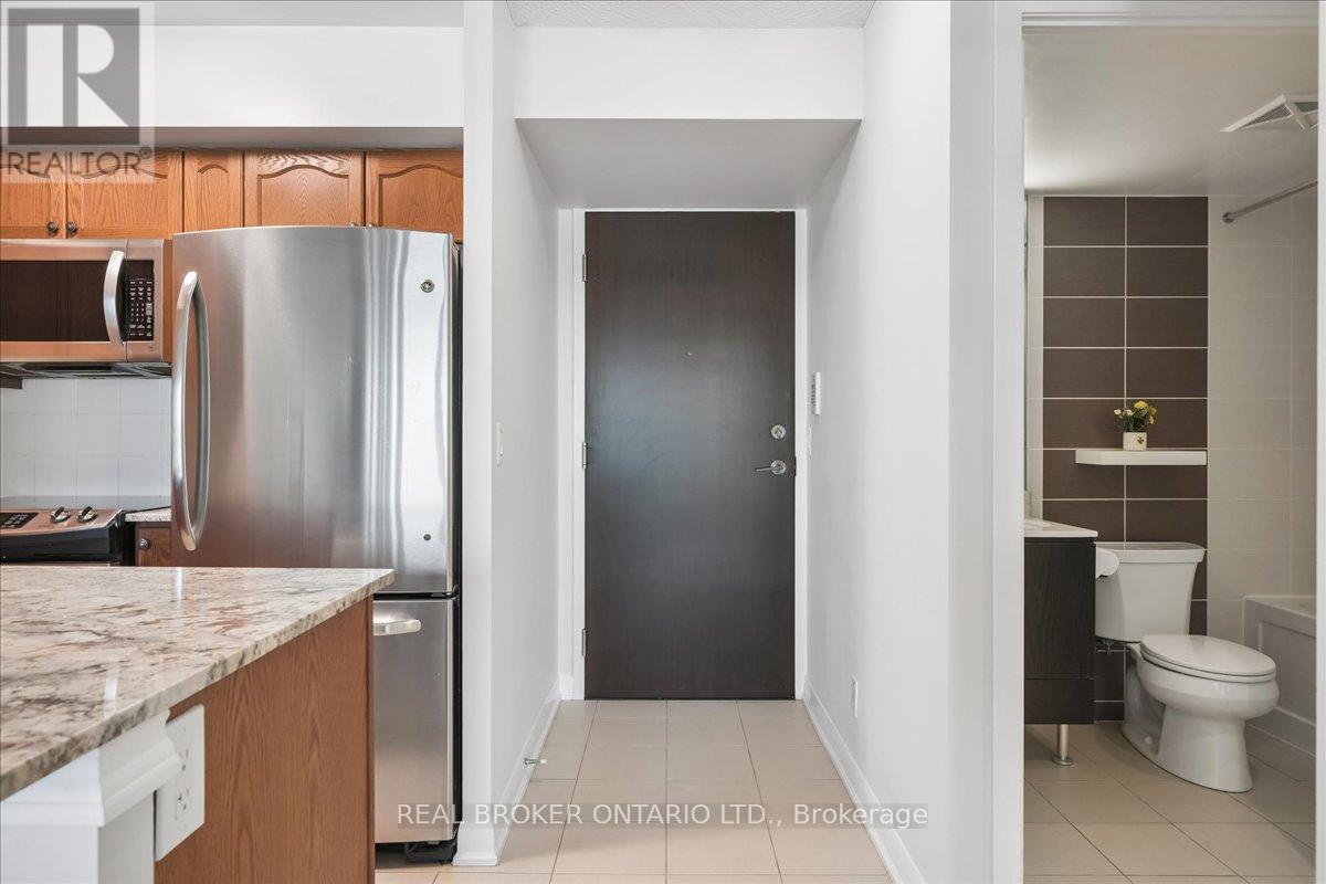 1704 - 205 Sherway Gardens Road, Toronto (Islington-City Centre West), Ontario  M9C 0A5 - Photo 4 - W13026508