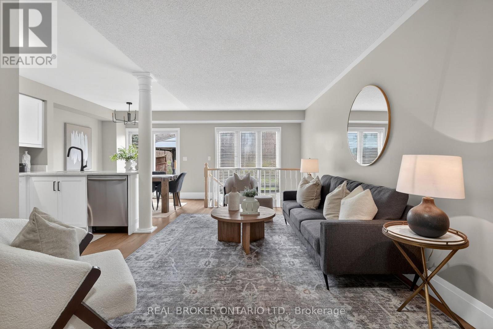 7048 Frontier Ridge, Mississauga (Meadowvale Village), Ontario  L5N 7R6 - Photo 4 - W13026618