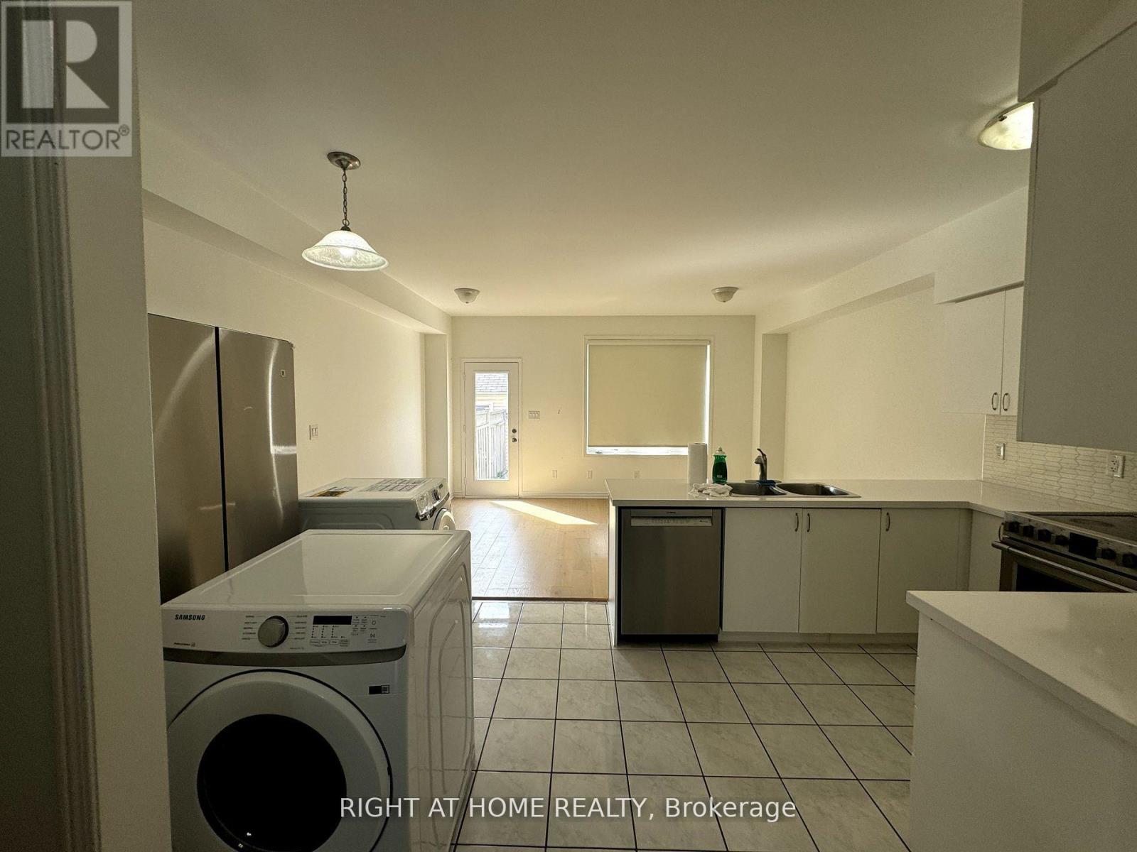 50 Jack Evelyn Wiggins Drive, Toronto, Ontario  M3J 0E8 - Photo 3 - W13026644