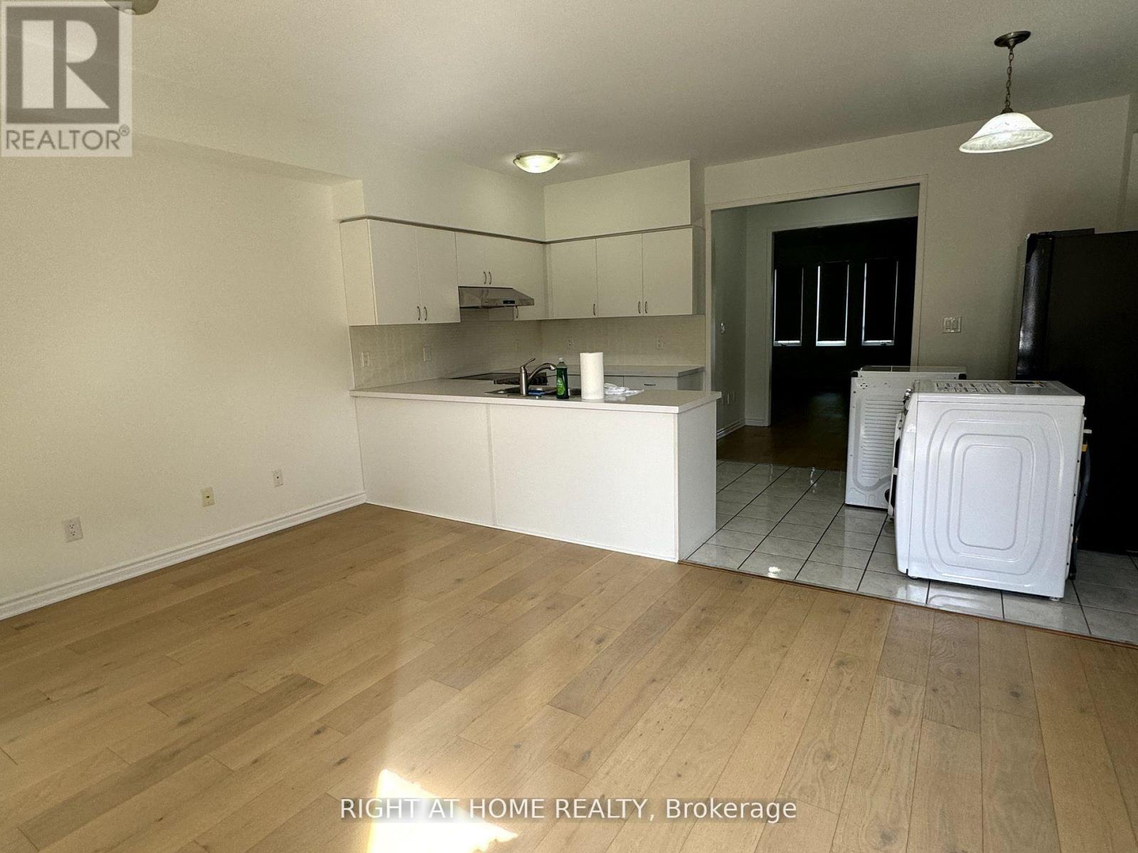 50 Jack Evelyn Wiggins Drive, Toronto, Ontario  M3J 0E8 - Photo 4 - W13026644