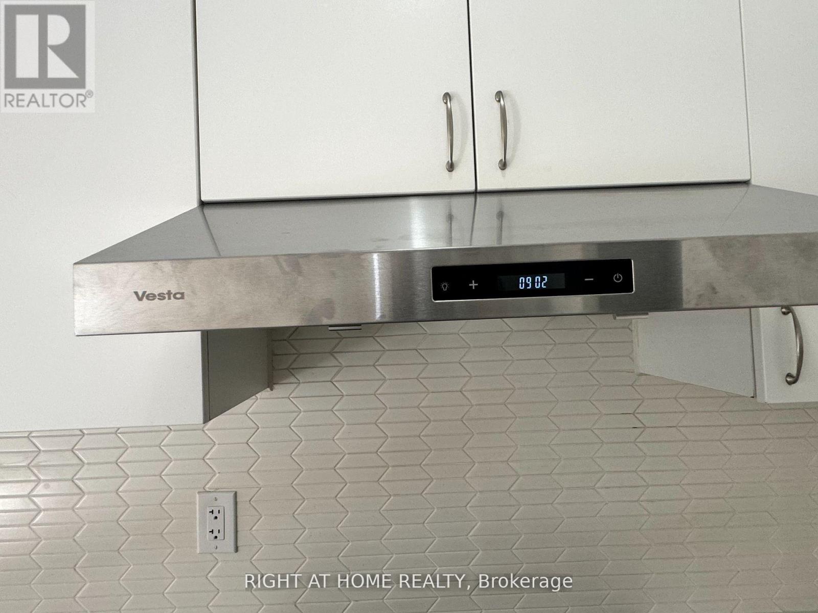 50 Jack Evelyn Wiggins Drive, Toronto, Ontario  M3J 0E8 - Photo 8 - W13026644