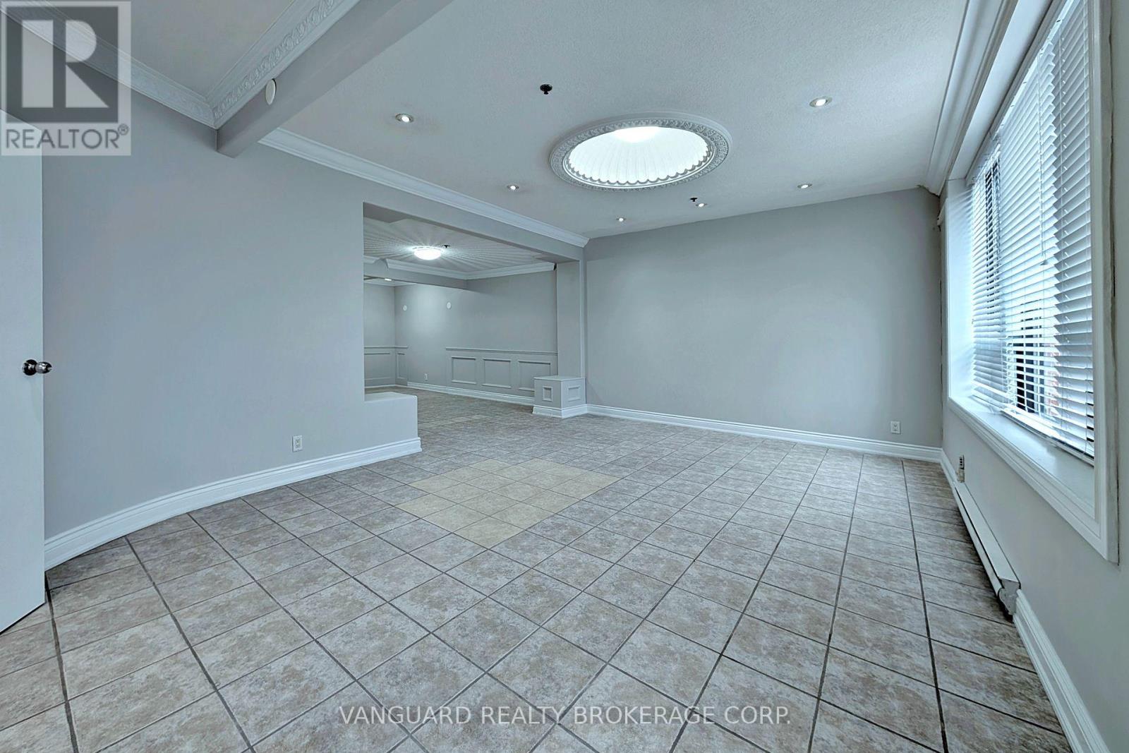 9-10 - 130 Bradwick Drive, Vaughan, Ontario  L4K 1K8 - Photo 8 - N12851062