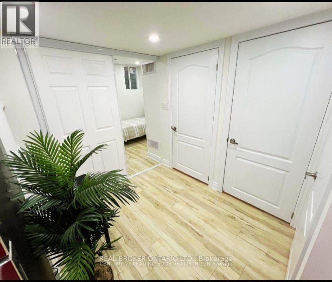 70 Campwood Crescent, Brampton, Ontario  L6P 0W8 - Photo 10 - W13024004