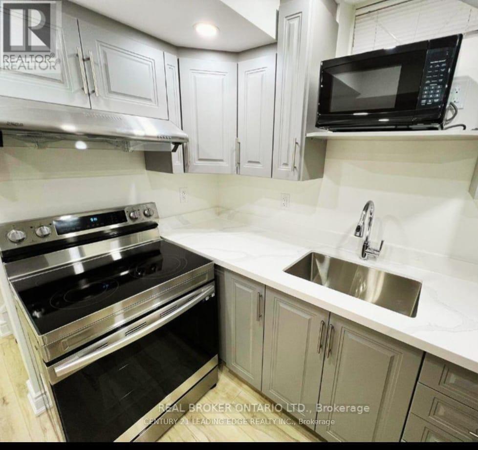 70 Campwood Crescent, Brampton, Ontario  L6P 0W8 - Photo 5 - W13024004