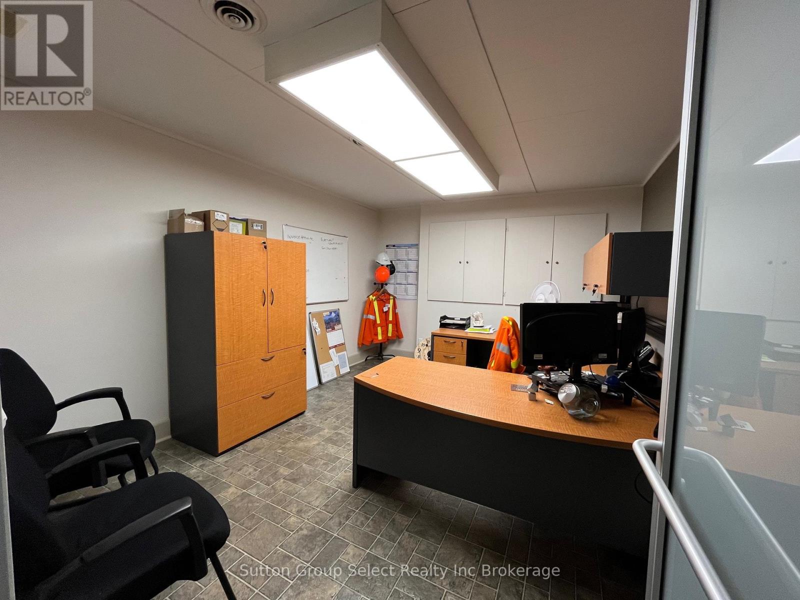 143 Bell Street E, Ingersoll, Ontario  N5C 2N9 - Photo 16 - X12396036