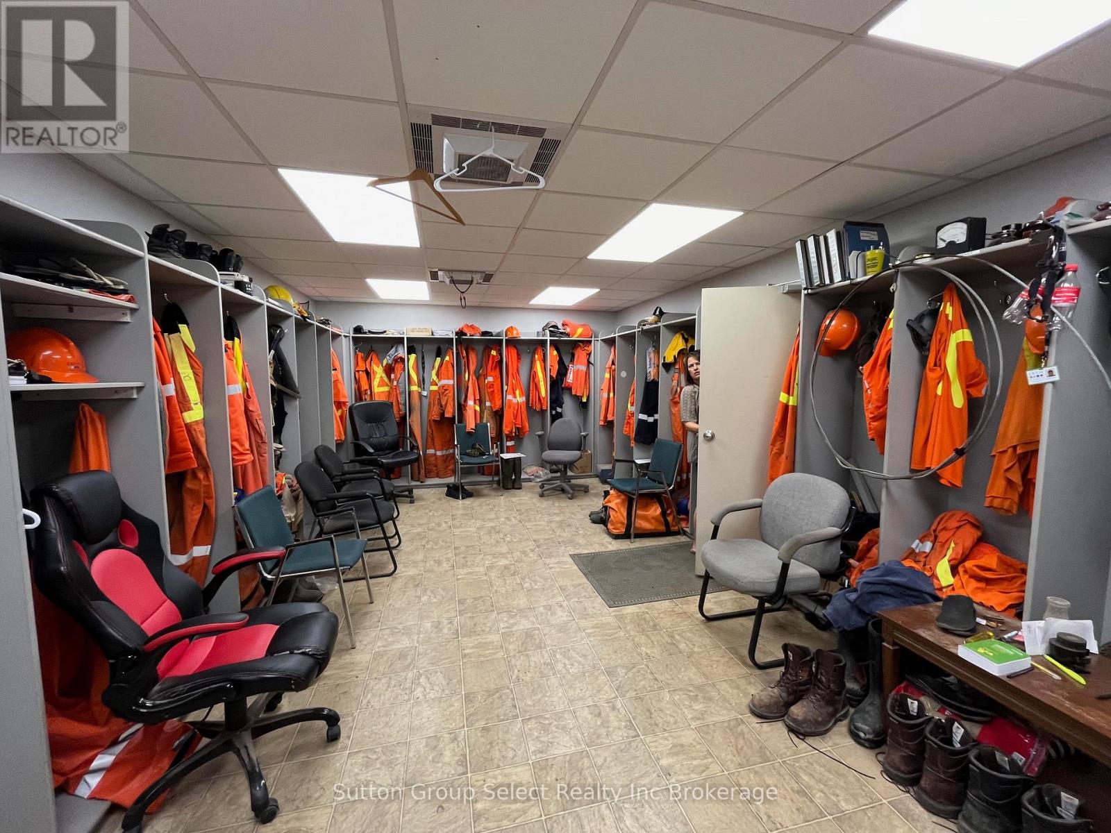 143 Bell Street E, Ingersoll, Ontario  N5C 2N9 - Photo 35 - X12396036