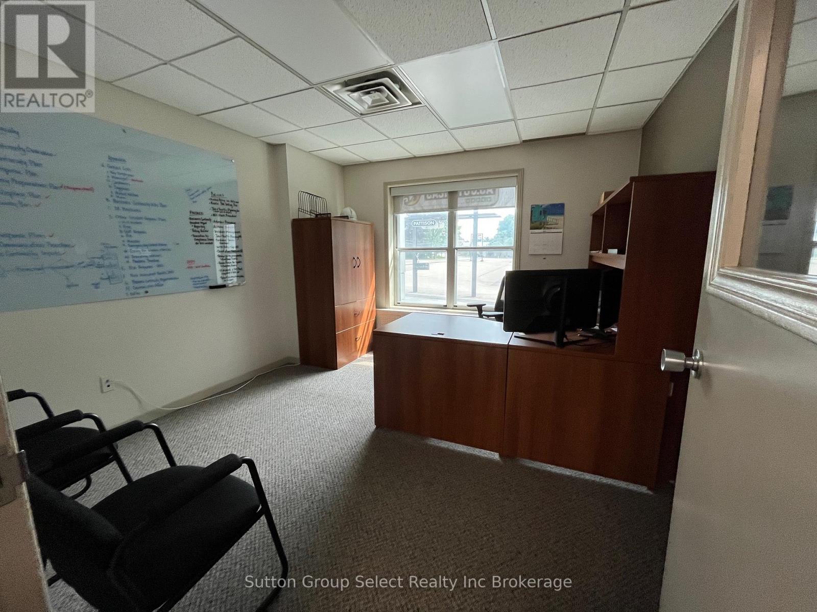 143 Bell Street E, Ingersoll, Ontario  N5C 2N9 - Photo 23 - X12396036