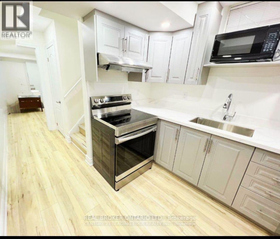 70 Campwood Crescent, Brampton, Ontario  L6P 0W8 - Photo 6 - W13024004