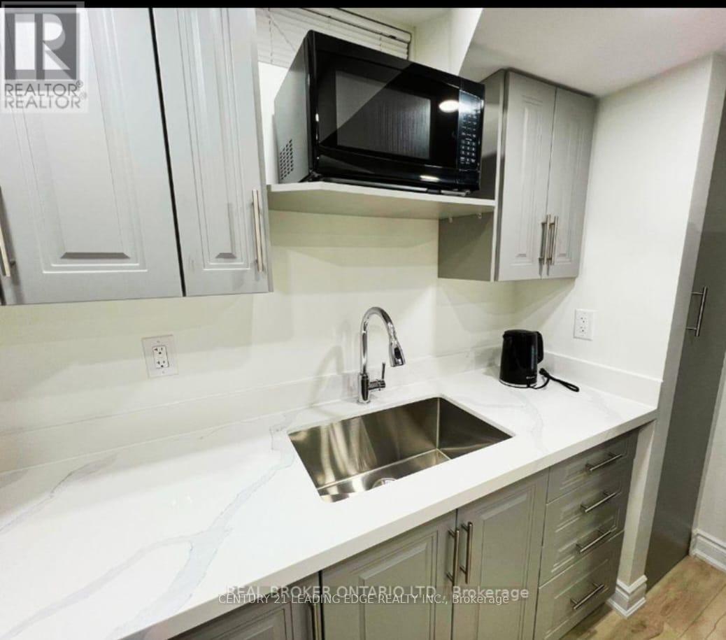 70 Campwood Crescent, Brampton, Ontario  L6P 0W8 - Photo 7 - W13024004