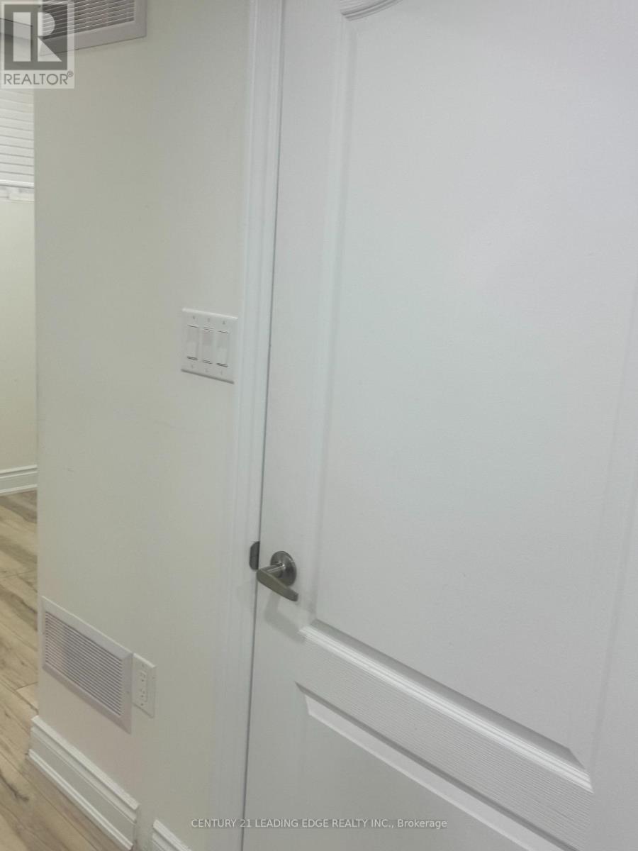 70 Campwood Crescent, Brampton, Ontario  L6P 0W8 - Photo 3 - W13024004