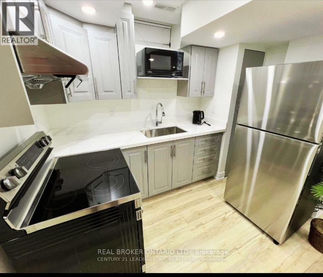 70 Campwood Crescent, Brampton, Ontario  L6P 0W8 - Photo 4 - W13024004