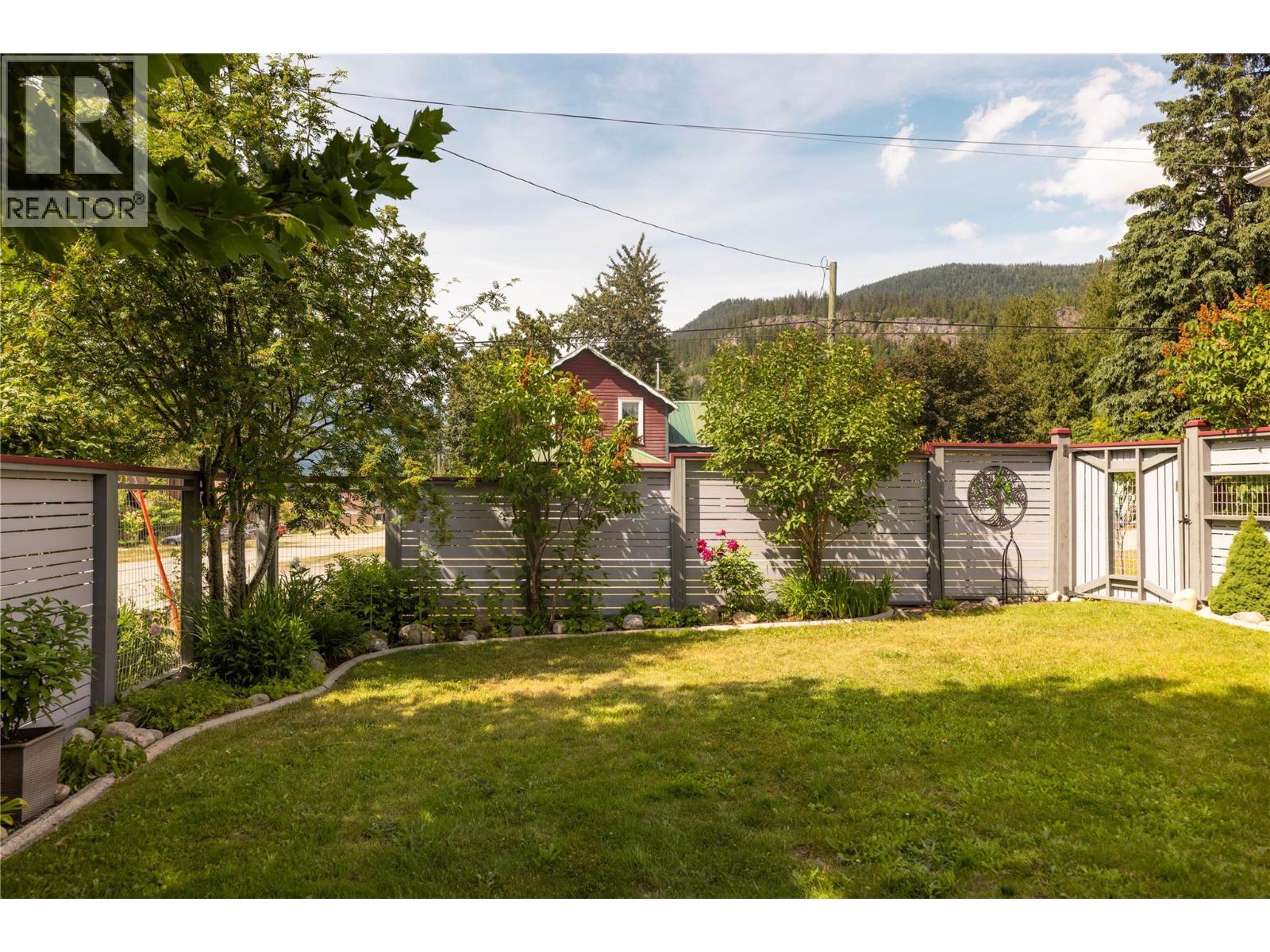 603 Fletcher Avenue, Slocan, British Columbia  V0G 2C0 - Photo 52 - 10383507