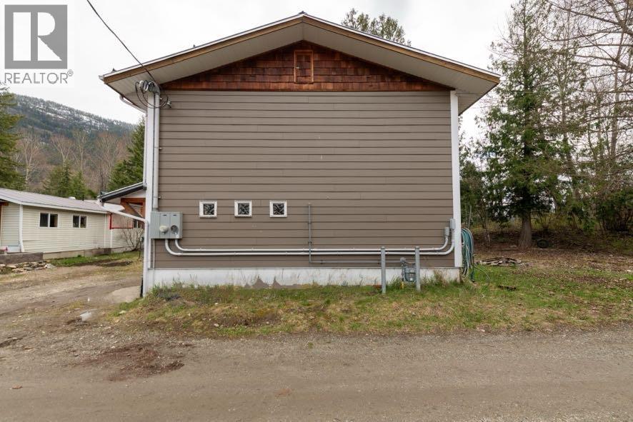 411 Sixth Street, Salmo, British Columbia  V0G 1Z0 - Photo 8 - 10382864