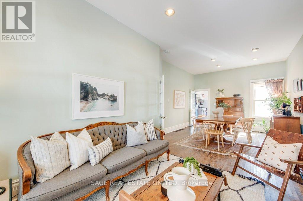 25 Helena Avenue, Toronto, Ontario  M6G 2H3 - Photo 10 - C12967672