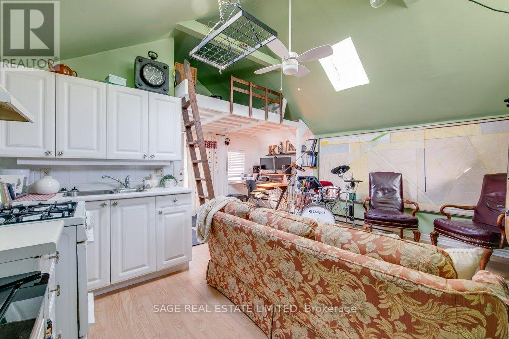 25 Helena Avenue, Toronto, Ontario  M6G 2H3 - Photo 46 - C12967672