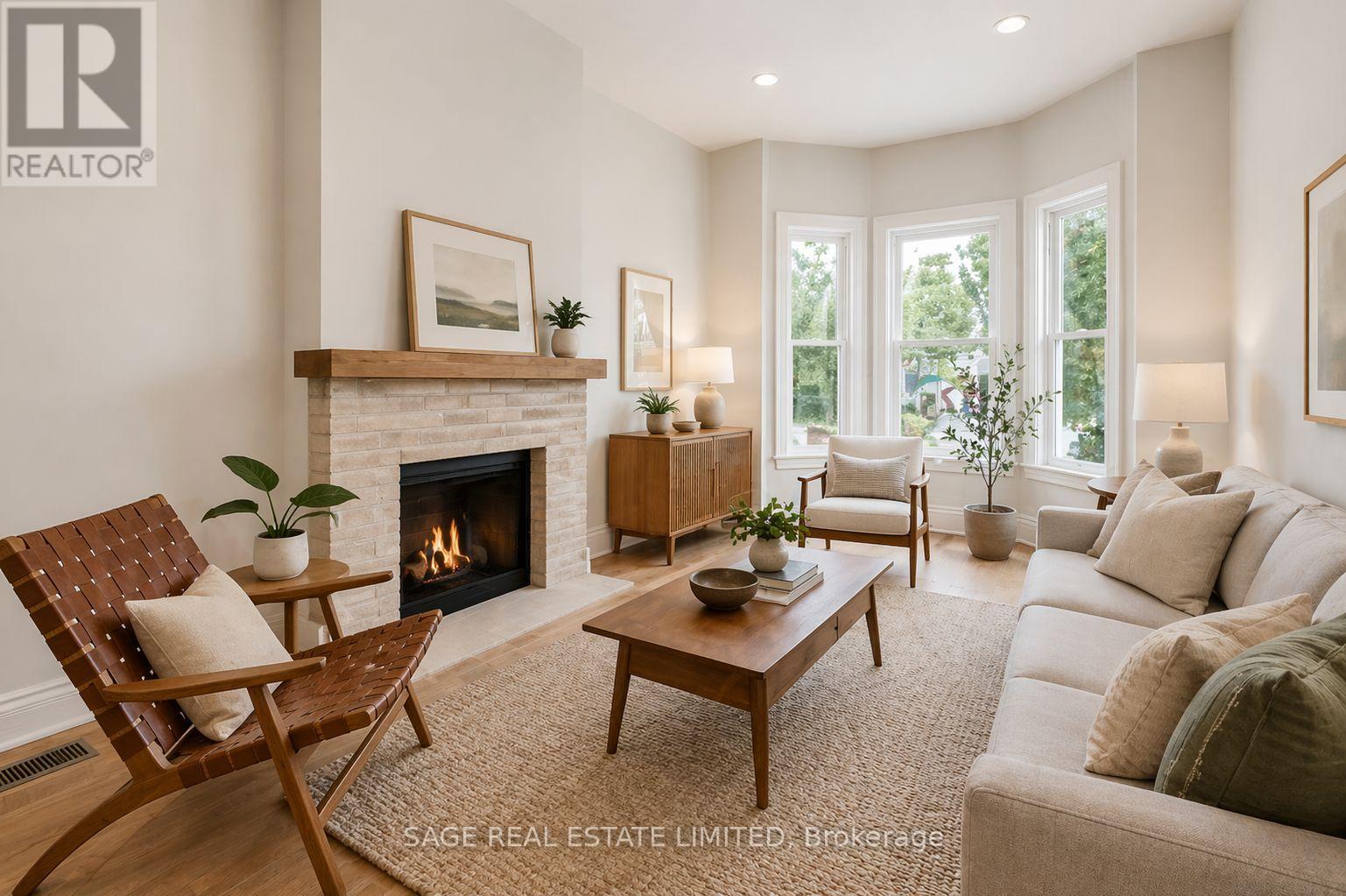 25 Helena Avenue, Toronto, Ontario  M6G 2H3 - Photo 7 - C12967672