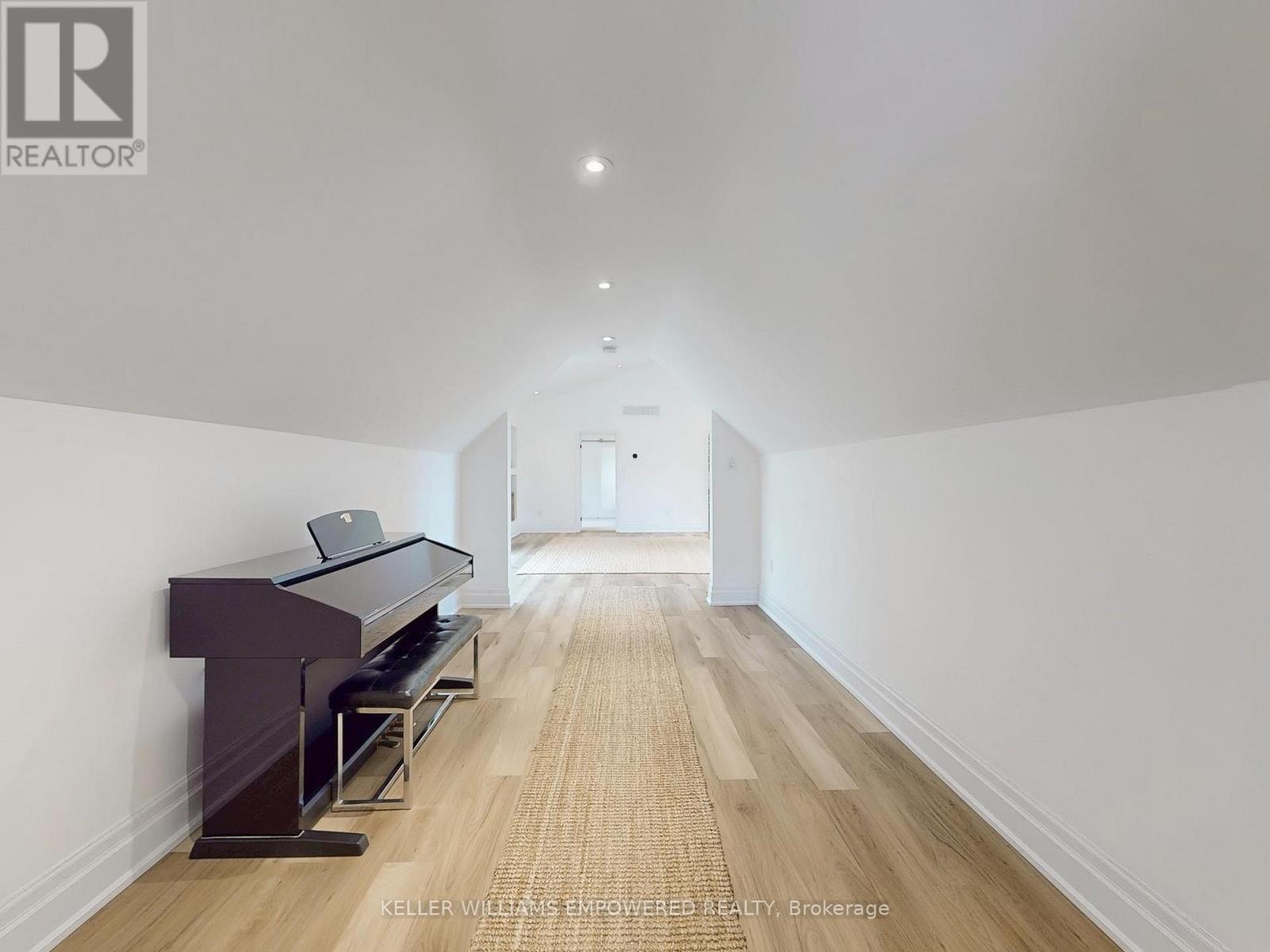 8 Macleod Estate Court, Richmond Hill, Ontario  L4E 0B1 - Photo 20 - N12770826