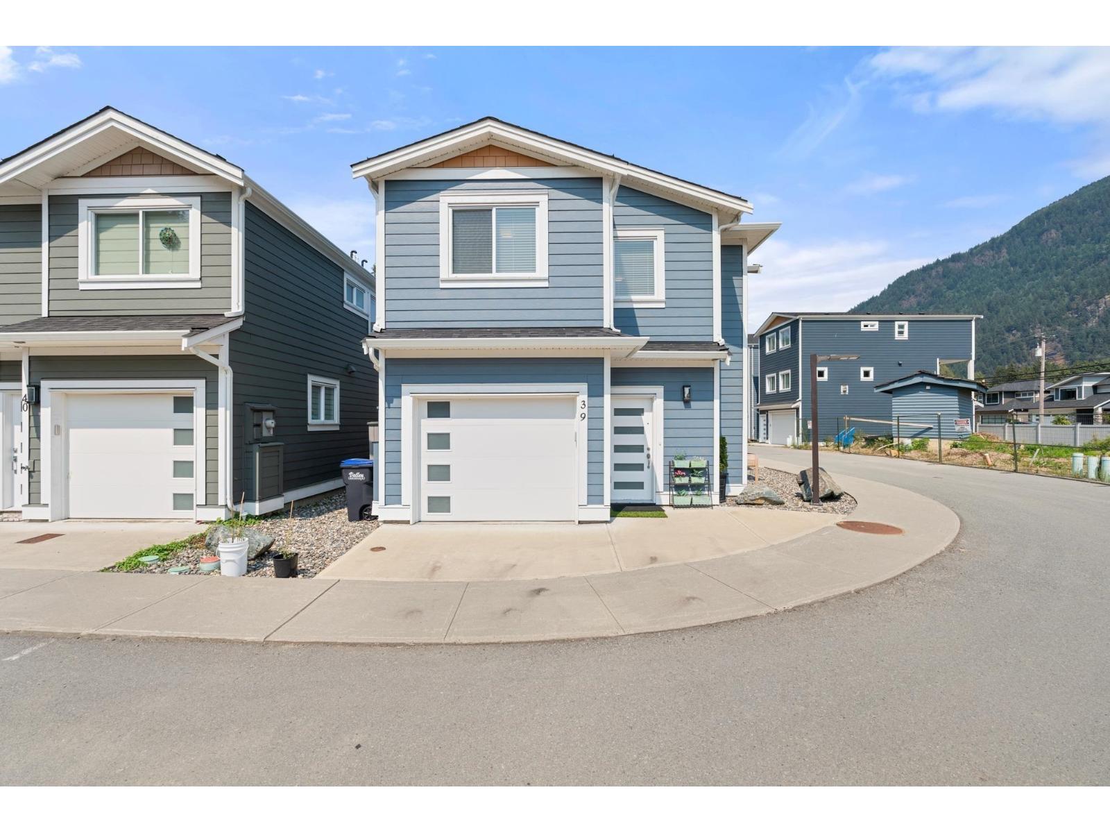 39 750 Hot Springs Road, Harrison Hot Springs, Harrison Hot Springs, British Columbia  V0M 1K0 - Photo 1 - R3113931