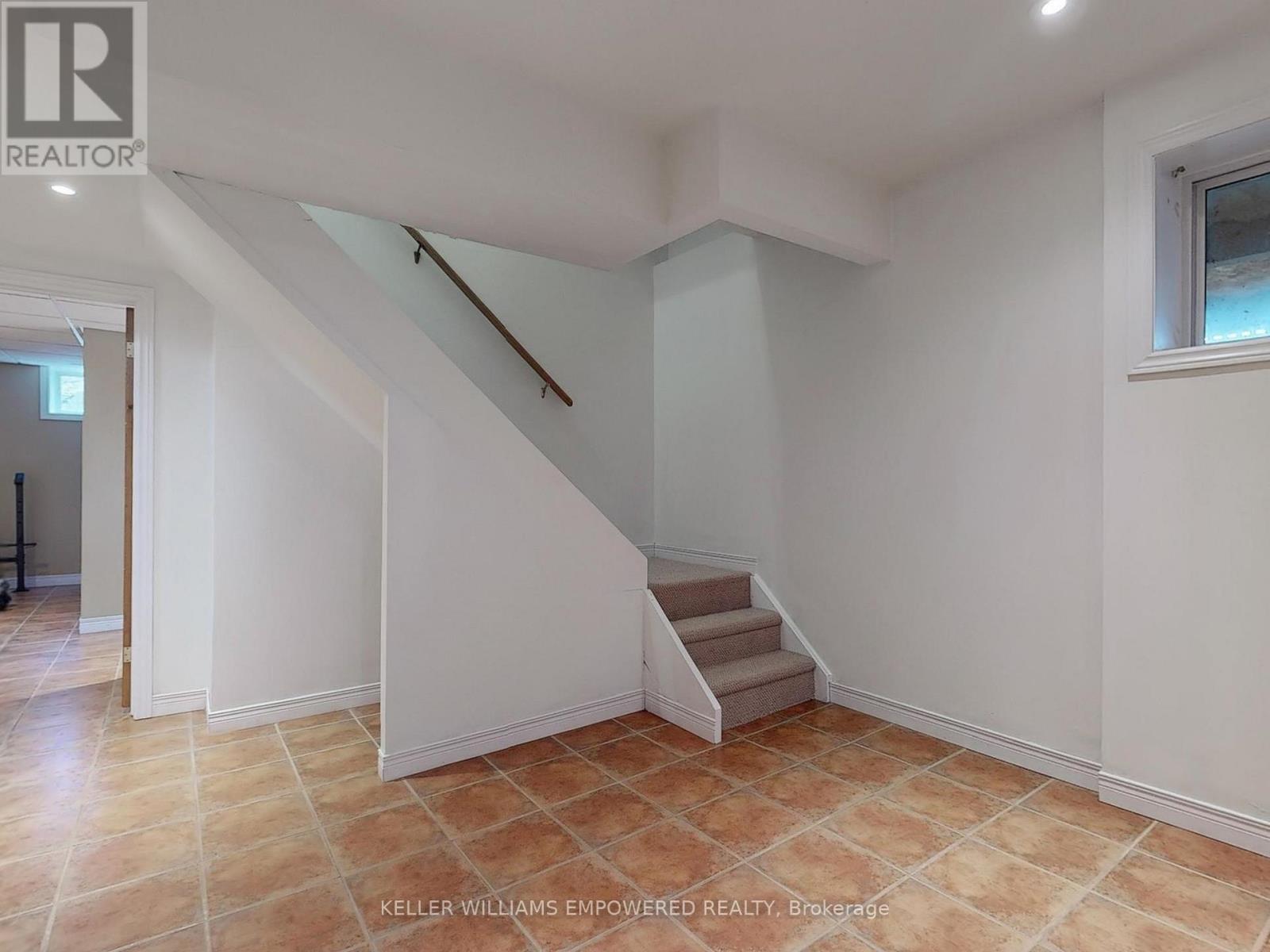 8 Macleod Estate Court, Richmond Hill, Ontario  L4E 0B1 - Photo 38 - N12770826