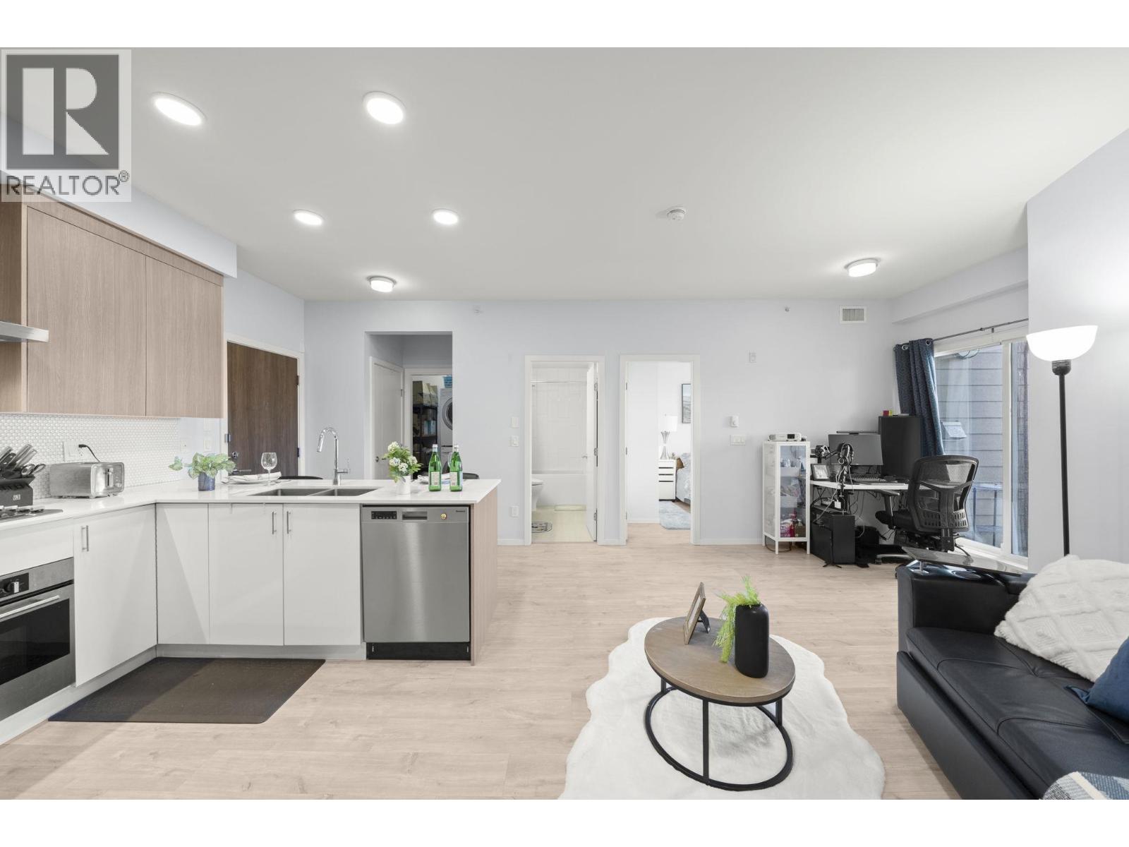 PH18 6283 KINGSWAY, Burnaby, British Columbia