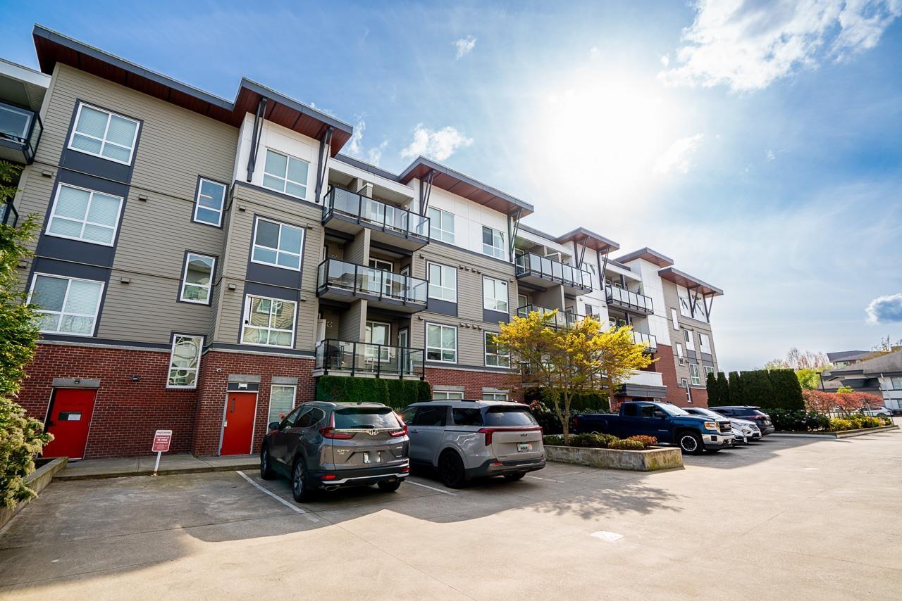 303 19567 64 Avenue, Surrey, British Columbia  V3S 7H8 - Photo 3 - R3113747