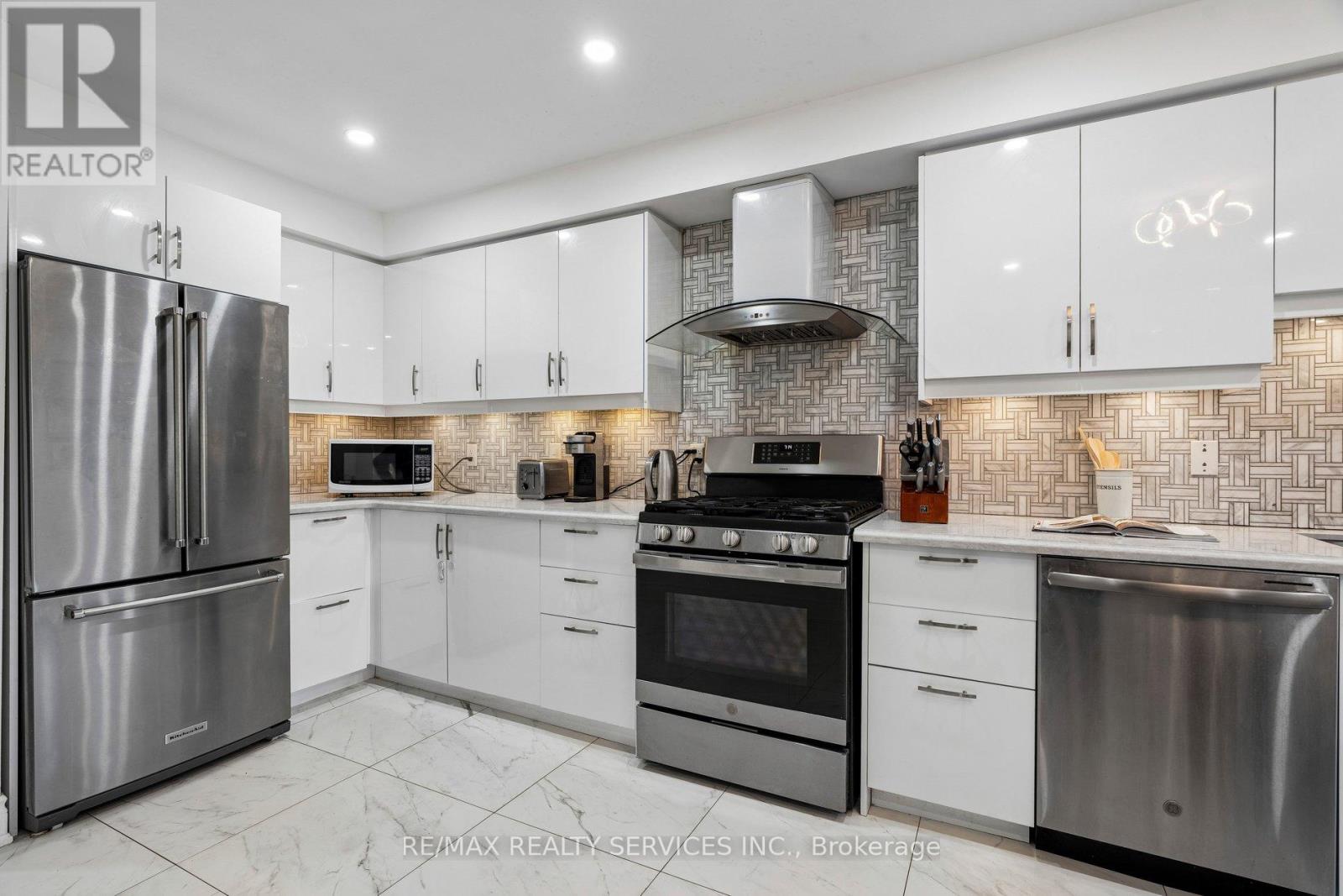 131 Charlton Settlement Avenue, Toronto, Ontario  M6M 5L5 - Photo 14 - W12992286