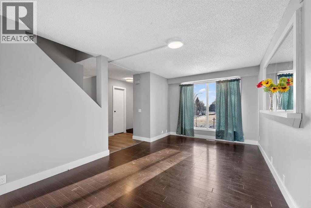 36 Falton Court Ne, Calgary, Alberta  T3J 1J3 - Photo 6 - A2303018